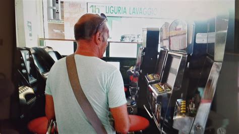 Spaccata AllIpercoop Di Sarzana Ripulite Le Slot Del Bar