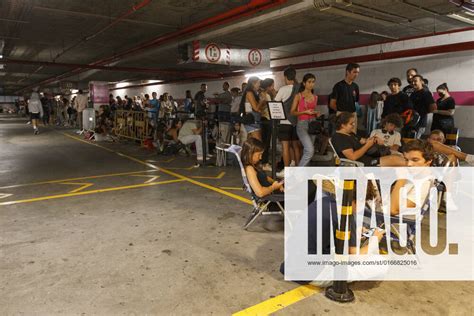 Queues To Buy Tickets For ColdPlay Concerts At Estadio Cidade De