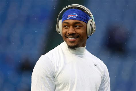 Stefon Diggs Shows How To Make A Boston Reporter Laugh