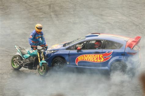 Hot Wheels Epic Show Beto Carrero World