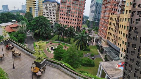 De Entrance Arkadia Spot Nongkrong Instagramable Plus Infinity Pool Di