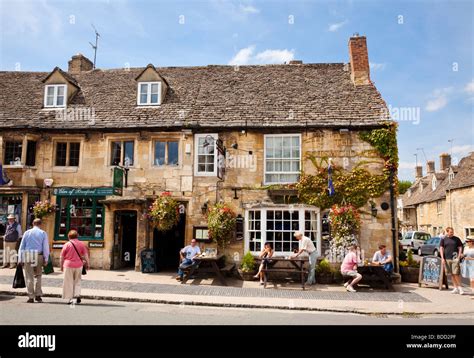 Old Cotswolds Pub In Burford Oxfordshire Uk In Summer Stock Photo Alamy