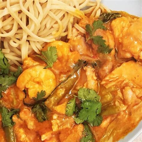 Thai Red Curry With Chicken And Prawns Foodle Club