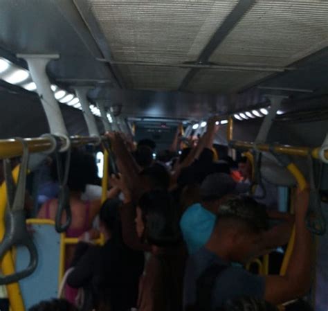 SUPERLOTAÇÃO Passageiros reclamam de ônibus da viação Brasileiro