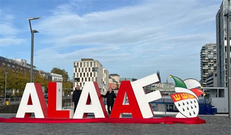 Alaaf Schriftzug Zur Ck Im Rheinauhafen