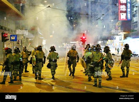 Hongkong China 02 Nov 2019 Hong Kong Polizei mit Tränengas