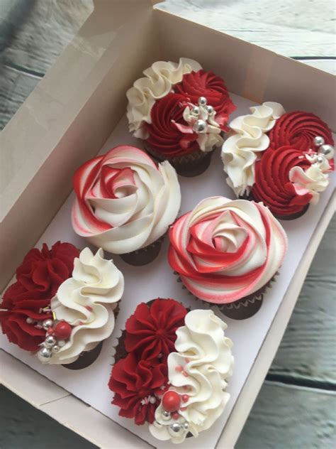 Red And White Cupcakes Valentines Cakes And Cupcakes Valentines Day