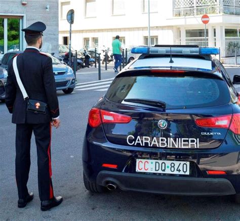 Sparatoria Tragica Uomo Spara Alla Compagna E Si Suicida La Donna In