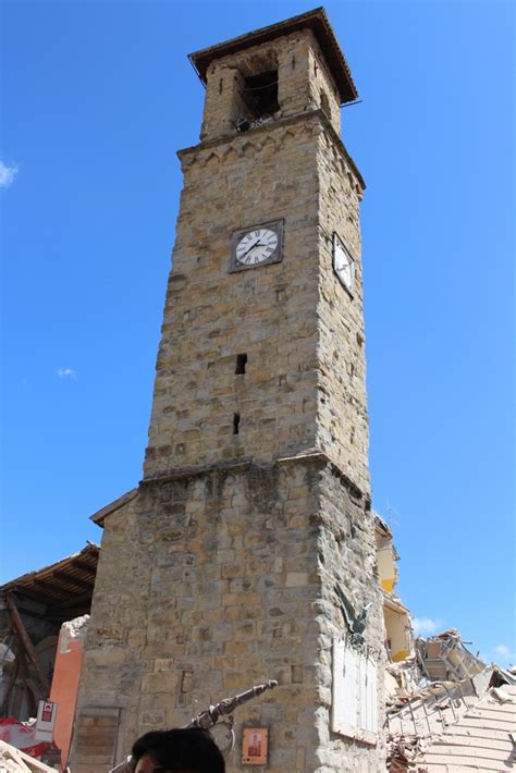 Terremoto Ad Amatrice La Basilica Il Campanile E I Danni Al