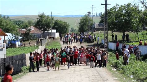 Povestea Lui Ionu Anghel Singurul Rom Cu Facultate Din Comuna Crucea