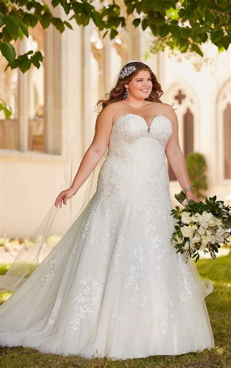 Bombshell Plus-Size Wedding Dress | Stella York Wedding Dresses