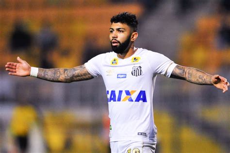 Gabigol Se Encontra Com Marcos Braz Vice De Futebol Do Flamengo