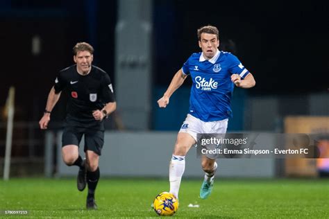 Seamus Coleman Of Everton Runs With The Ball During The Efl Trophy