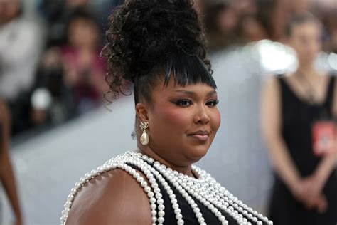 Lizzo in Chanel Gown and Pearls at Met Gala 2023 | POPSUGAR Fashion