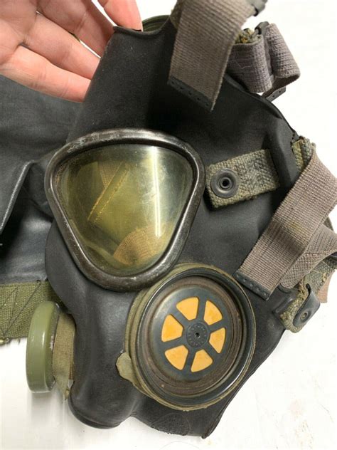 Original Wwii 1944 Dated Us Army Assault Gas Mask With Filter And Carrier