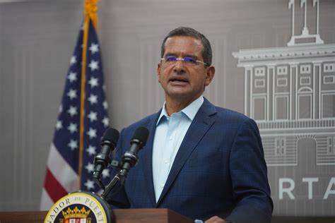 Pierluisi Anuncia Aumento De 500 Mensuales Para Oficiales