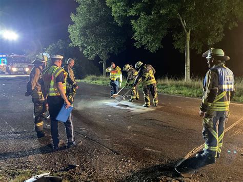 Unfall Fahrer ignoriert Straßensperre zwei Schwerverletzte Rehau