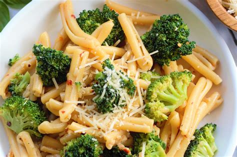 Garlic Sauce Pasta with Broccoli – Tikkas To Tapas Main Course