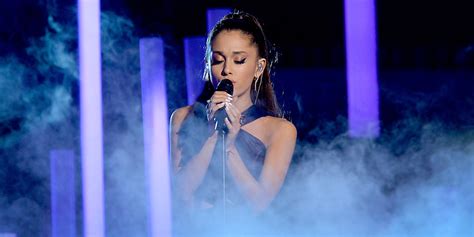 Ariana Grande Performs 'Just A Little Bit Of Your Heart' At The 2015 ...