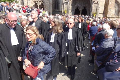 Vidéo Tréguier La foule au pardon de Saint Yves actu fr