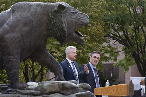 Tiger Statue 30th Anniversary Rit