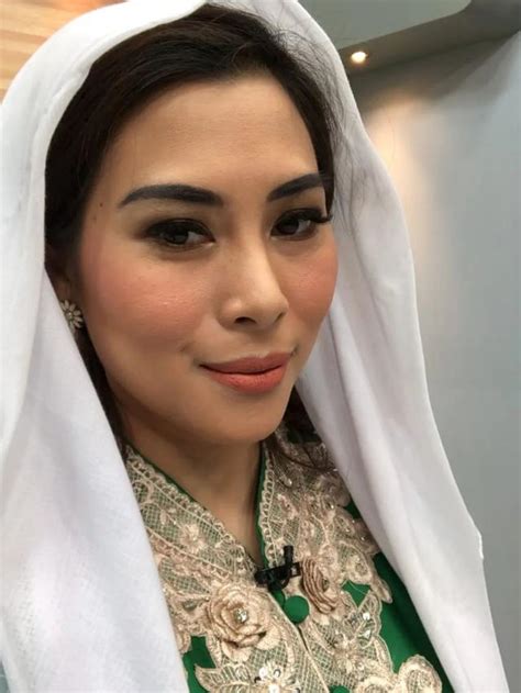 7 Potret Terbaru Anya Dwinov Yang Tampil Awet Muda Jelang Usia 40 Tahun