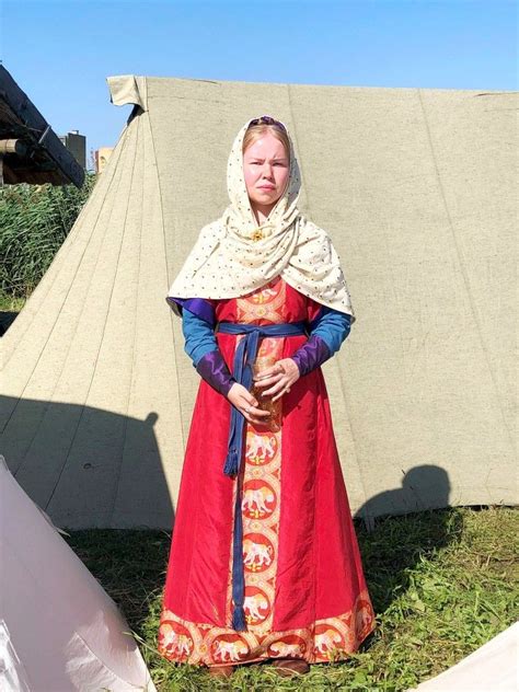 Carolingian Woman Noble Lady 9th Century Средневековая одежда