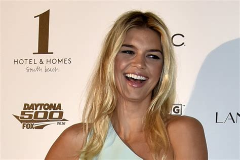 Report: Kelly Rohrbach dating Walmart heir Steuart Walton - UPI.com