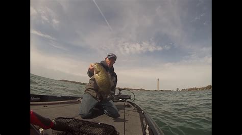 Lake Erie Smallmouth Bass Fishing Youtube