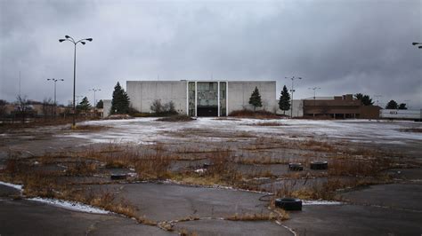 The Economics (and Nostalgia) of Dead Malls - The New York Times