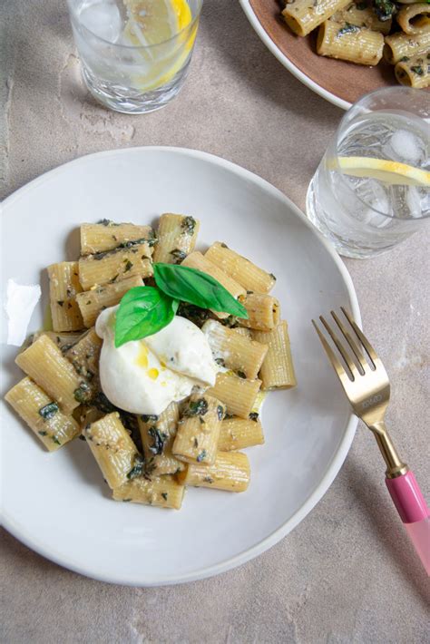 Garlic Confit Pesto Pasta Daen S Kitchen