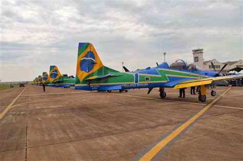 FOTOS Domingo Aéreo tem apresentação da Esquadrilha da Fumaça e