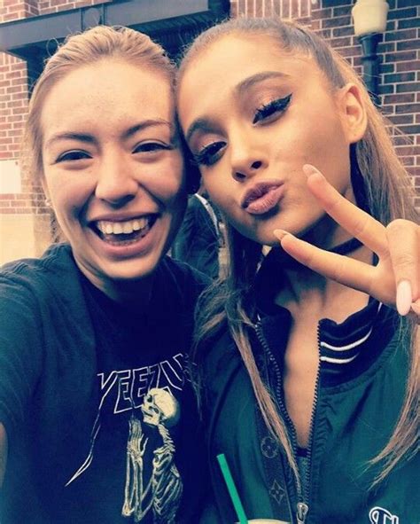 Ariana Grande With A Fan In Atlanta Georgia Kimilovee Thewife