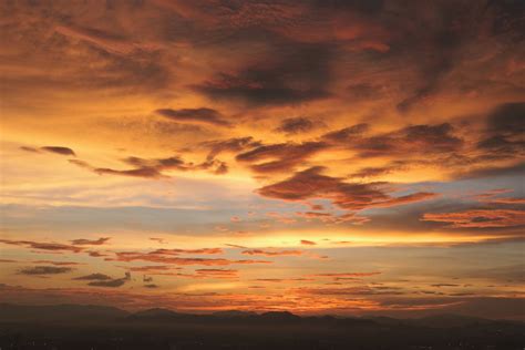 Majestic Cloudscape at Sunset · Free Stock Photo