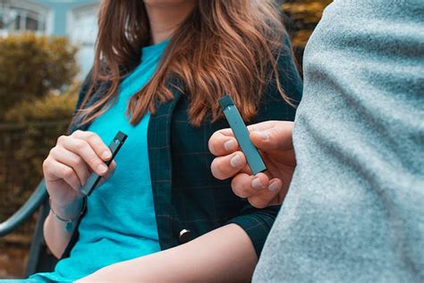 Juul Why A Trendy E Cig Is Causing A Social And Public Health