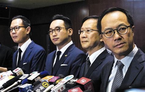 香港 民主派議員4人の資格はく奪で15人が抗議の辞職「一国二制度はなくなった」 ：東京新聞デジタル