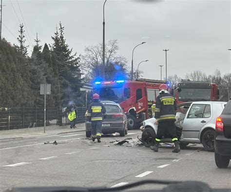 Białystok Utrudnienia Przy Centrum Miasta Wypadek Dwóch Osobówek Na Skrzyżowaniu Poleskiej I