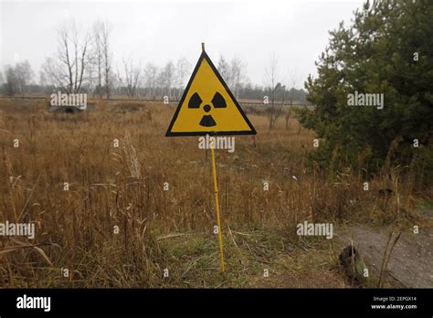 Ein Strahlungszeichen Ist In Der Tschernobyl Sperrzone In Kiew Zu Sehen