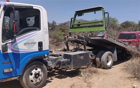 Policías De Tula Recuperan Tráiler Cargado Con Tractores Agrícolas