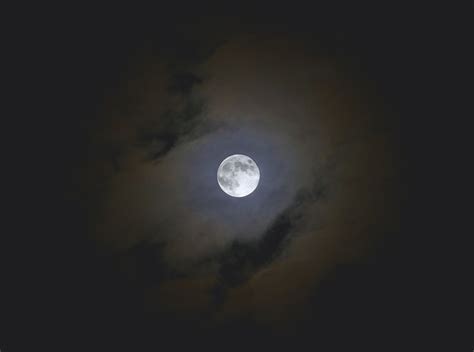 Gran Giorni Per Guardare La Luna Il Post