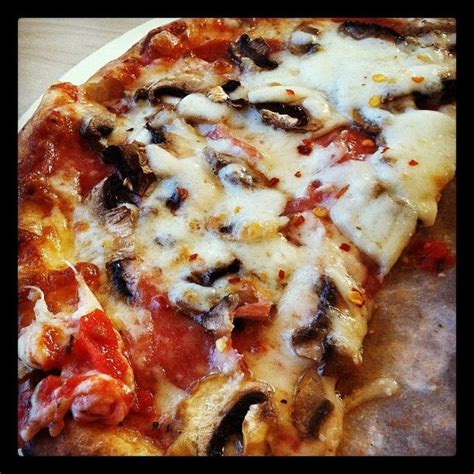 Cheesy Salami And Mushroom Pizza From Instagram User Kakesmoney Mushroom Pizza Hawaiian Pizza