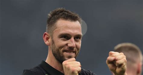 Inter De Vrij Compie Anni Arrivano Gli Auguri Del Club Nerazzurro