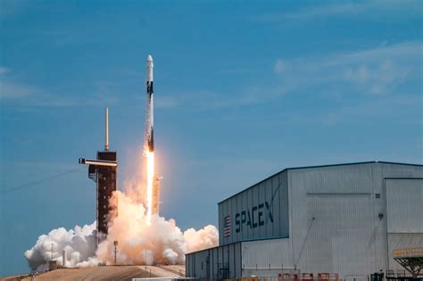 Spacex Launches Cargo Resupply Mission To Iss Carrying Solar Panels