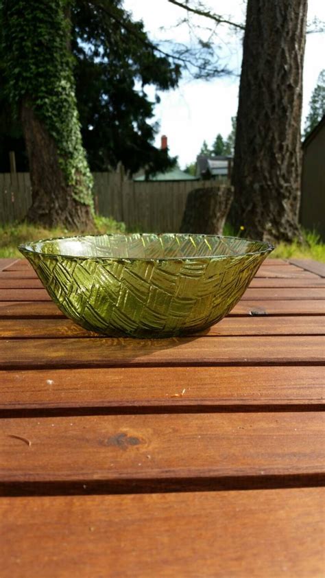 Indiana Glass Avocado Green Weavtex 9 Serving Bowl