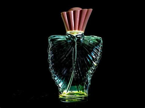 Perfume Envase Cuerpo De Hombre Atelier Yuwa Ciao Jp