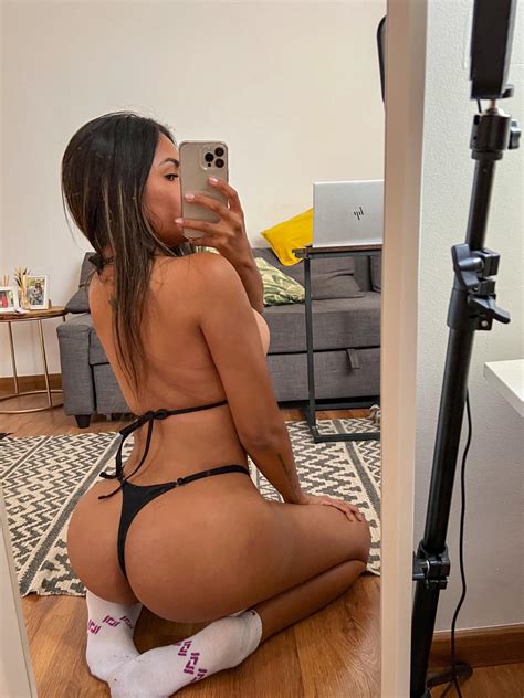 Val Aroundtheworld Valcortez Nude Onlyfans Leaks 5 Photos Thefappening