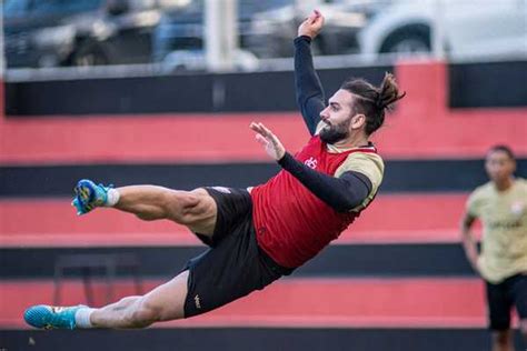 Vitória fecha preparação para jogo decisivo contra o Treze Léo Gamalho