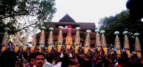 THRISSUR POORAM: THRISSUR POORAM 2011