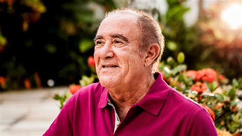 Afastado da TV Renato Aragão completa 80 anos relembre a carreira