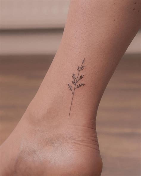 30 Simple Leaf Tattoo Ideas For Women